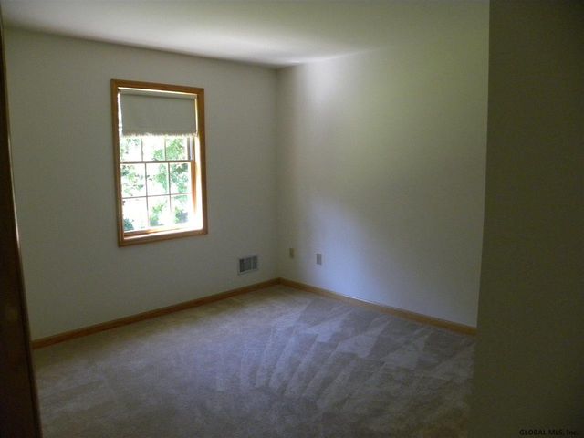 8 Red Maple Lane B, Halfmoon, NY 12065