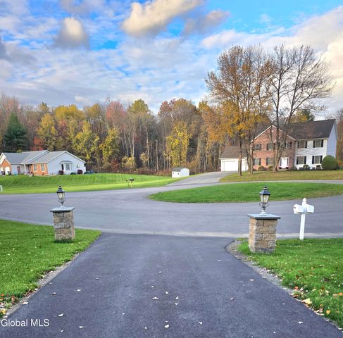 8 Red Maple Lane B, Halfmoon, NY 12065