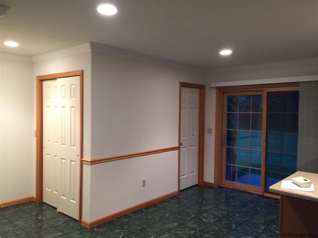 8 Red Maple Lane B, Halfmoon, NY 12065