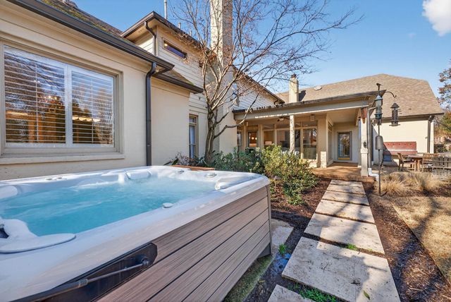 9600 EDNAM CV, Germantown, TN 38139