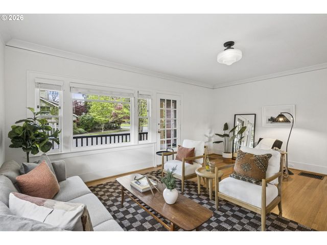 1426 Se HARRISON St, Portland, OR 97214