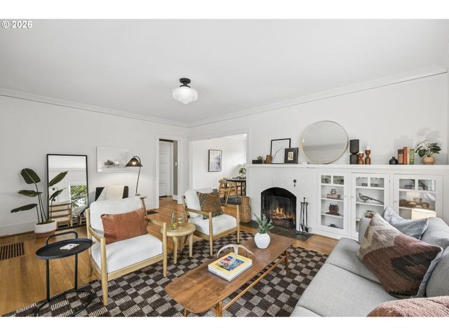 1426 Se HARRISON St, Portland, OR 97214