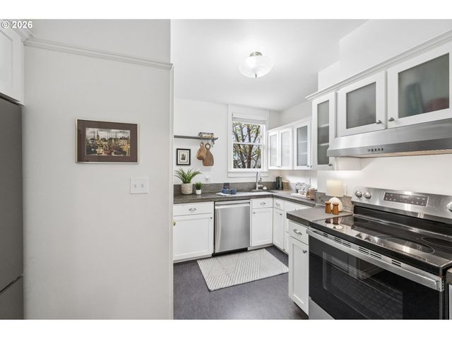 1426 Se HARRISON St, Portland, OR 97214