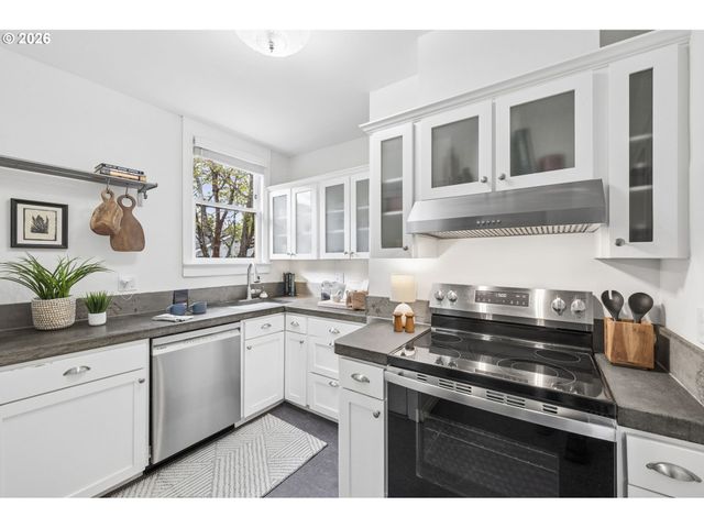 1426 Se HARRISON St, Portland, OR 97214