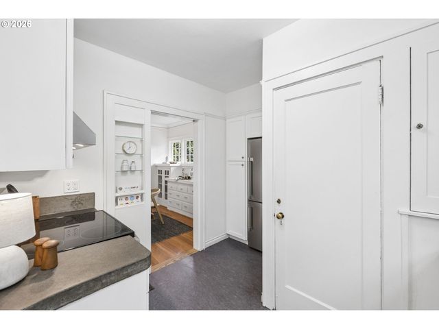 1426 Se HARRISON St, Portland, OR 97214