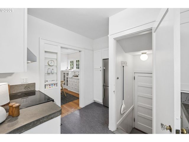 1426 Se HARRISON St, Portland, OR 97214