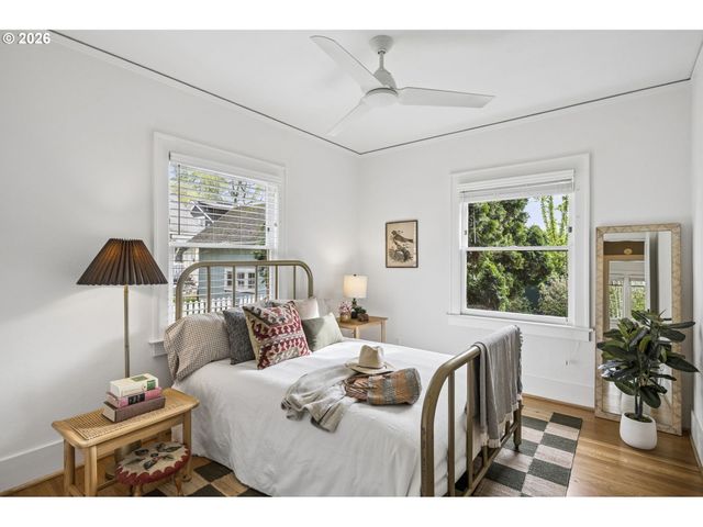 1426 Se HARRISON St, Portland, OR 97214