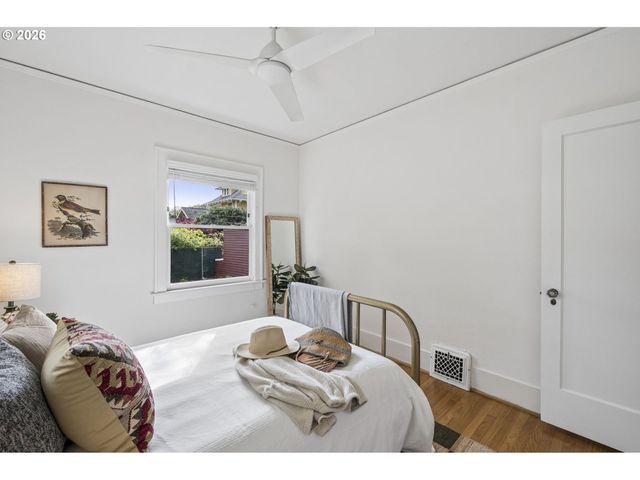 1426 Se HARRISON St, Portland, OR 97214