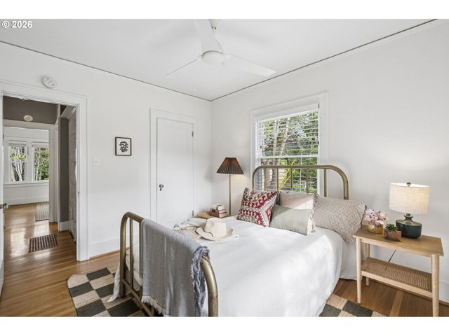 1426 Se HARRISON St, Portland, OR 97214