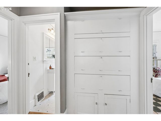 1426 Se HARRISON St, Portland, OR 97214