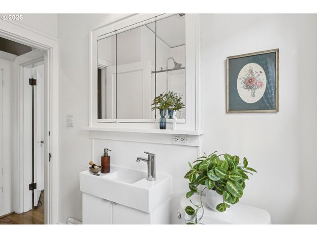 1426 Se HARRISON St, Portland, OR 97214