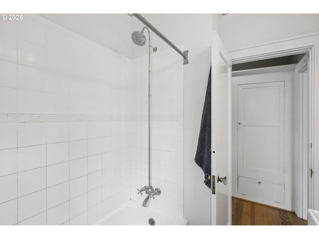 1426 Se HARRISON St, Portland, OR 97214