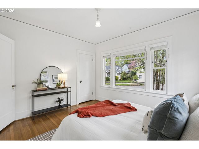 1426 Se HARRISON St, Portland, OR 97214