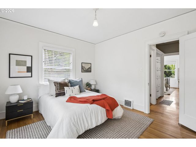 1426 Se HARRISON St, Portland, OR 97214