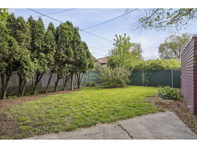 1426 Se HARRISON St, Portland, OR 97214