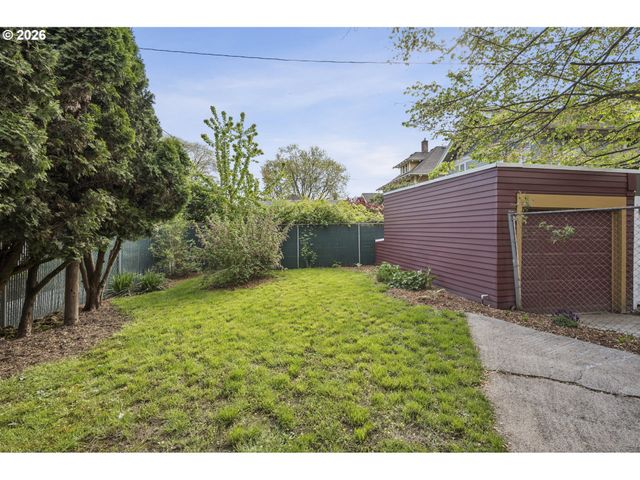 1426 Se HARRISON St, Portland, OR 97214