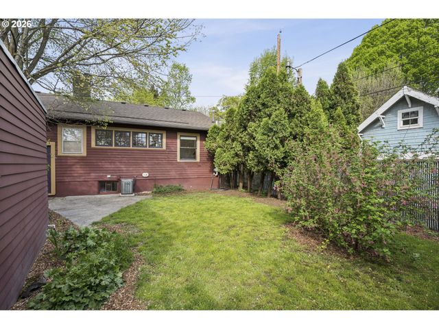 1426 Se HARRISON St, Portland, OR 97214