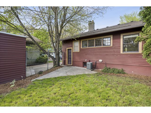 1426 Se HARRISON St, Portland, OR 97214