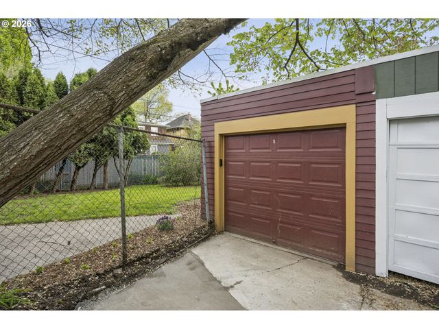 1426 Se HARRISON St, Portland, OR 97214