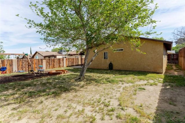 44415 Watford Avenue, Lancaster, CA 93535