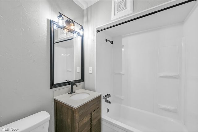1353 Phelps Avenue 3, Lakewood, OH 44107
