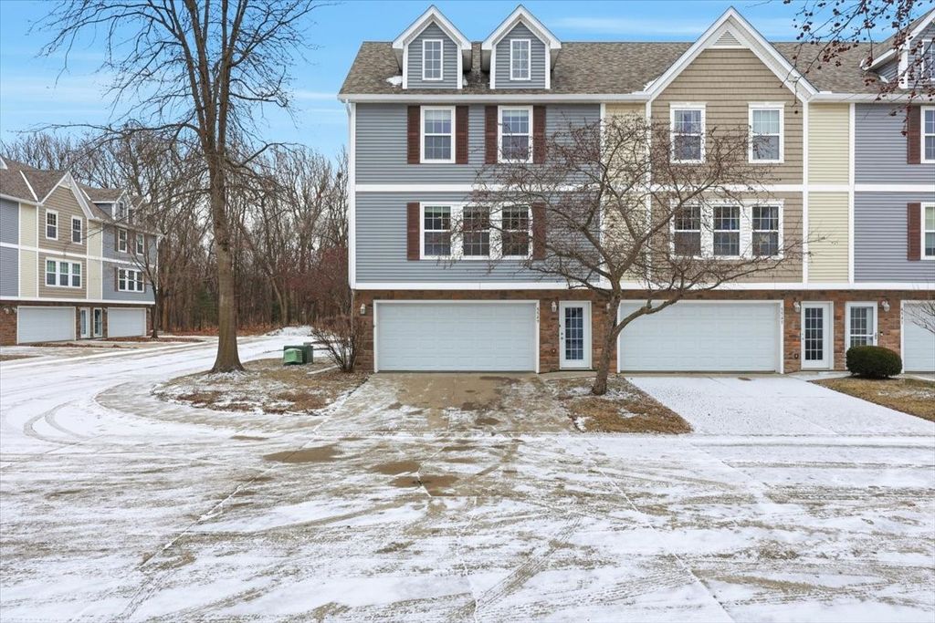 5549 Kirkland Court, Johnston, IA 50131