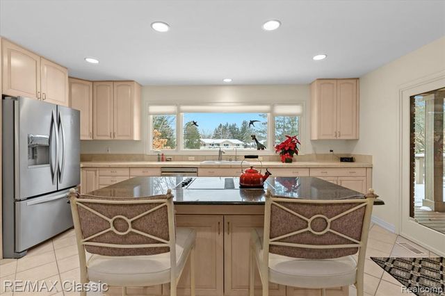 5067 Oakwood Court, Commerce Twp, MI 48382