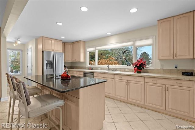 5067 Oakwood Court, Commerce Twp, MI 48382