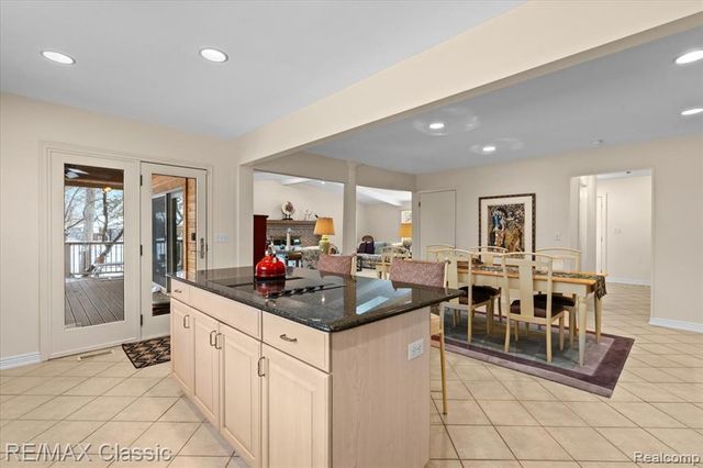 5067 Oakwood Court, Commerce Twp, MI 48382