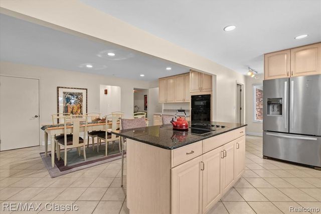 5067 Oakwood Court, Commerce Twp, MI 48382