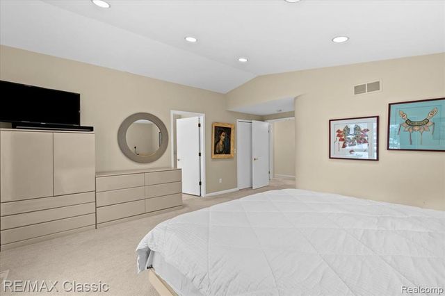 5067 Oakwood Court, Commerce Twp, MI 48382