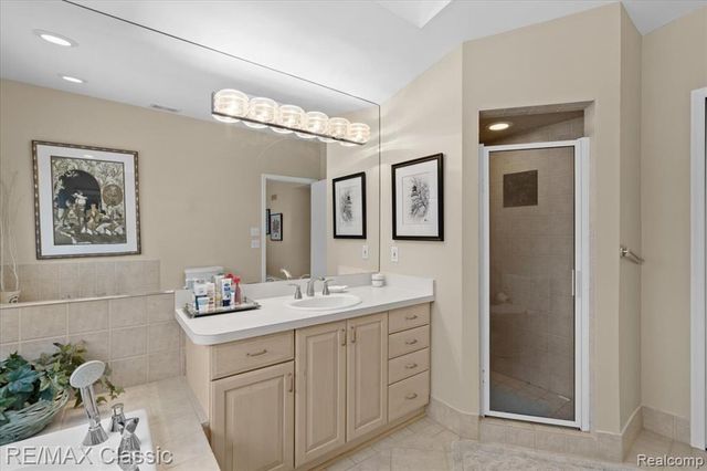 5067 Oakwood Court, Commerce Twp, MI 48382