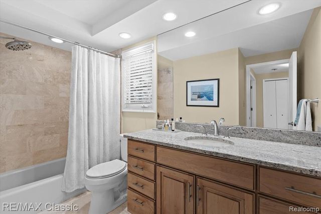 5067 Oakwood Court, Commerce Twp, MI 48382