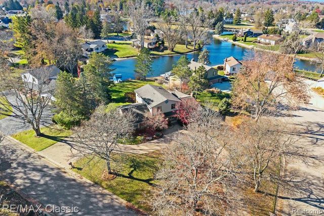 5067 Oakwood Court, Commerce Twp, MI 48382