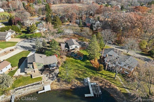 5067 Oakwood Court, Commerce Twp, MI 48382