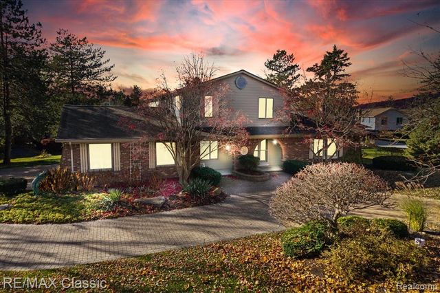 5067 Oakwood Court, Commerce Twp, MI 48382