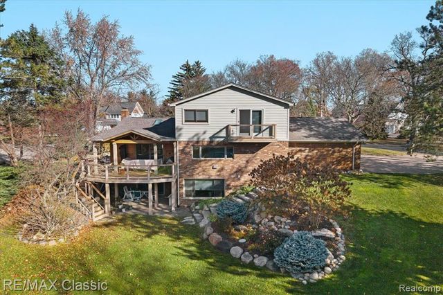 5067 Oakwood Court, Commerce Twp, MI 48382