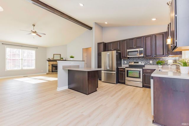 422 S Bridgewater Lane, Muncie, IN 47304