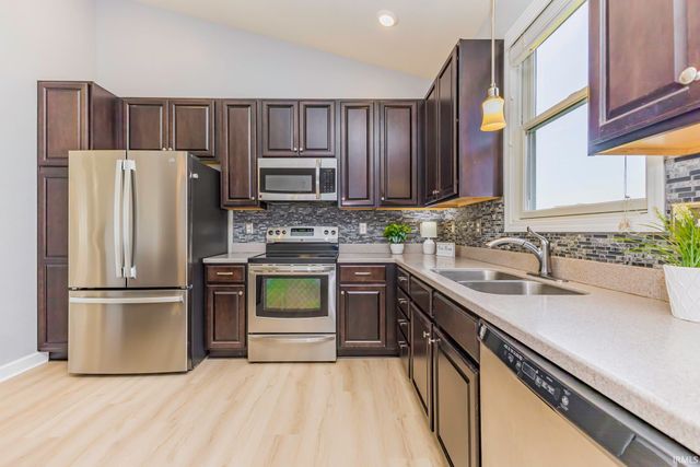 422 S Bridgewater Lane, Muncie, IN 47304