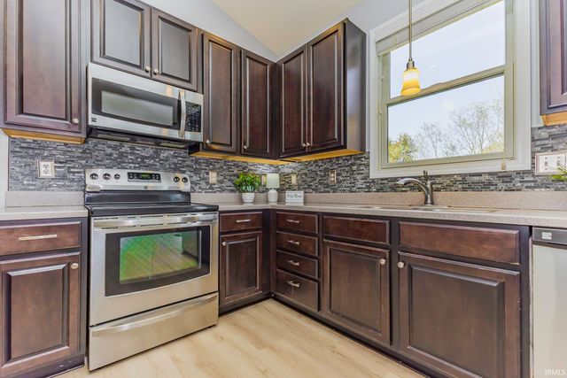 422 S Bridgewater Lane, Muncie, IN 47304