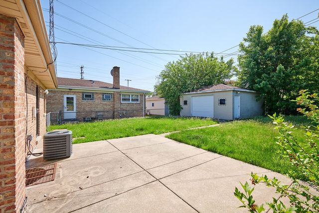 7810 E Prairie Road, Skokie, IL 60076