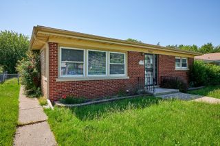 7810 E Prairie Road, Skokie, IL 60076