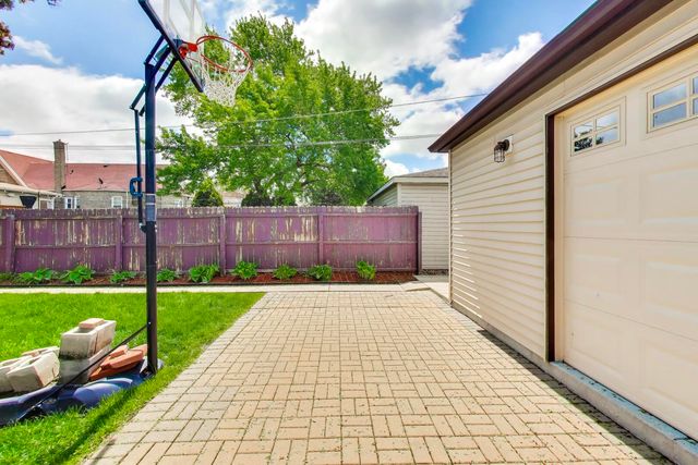1746 N Nagle Avenue, Chicago, IL 60707