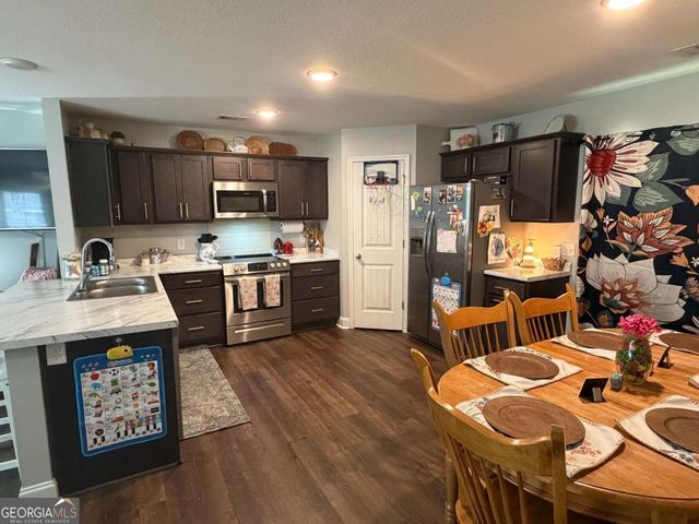 100 Auburn Circle, Glennville, GA 30427