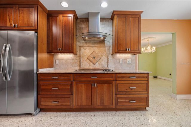 3909 HUDSON LANE, Tampa, FL 33618