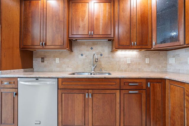 3909 HUDSON LANE, Tampa, FL 33618