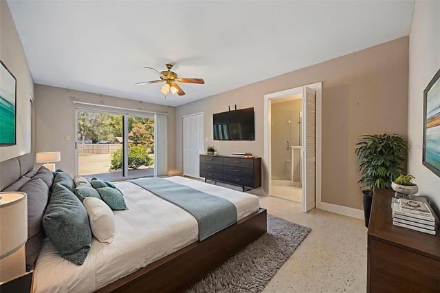 3909 HUDSON LANE, Tampa, FL 33618