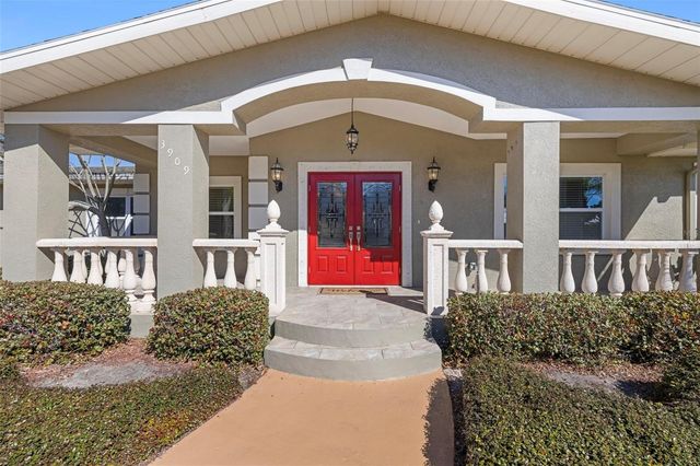 3909 HUDSON LANE, Tampa, FL 33618