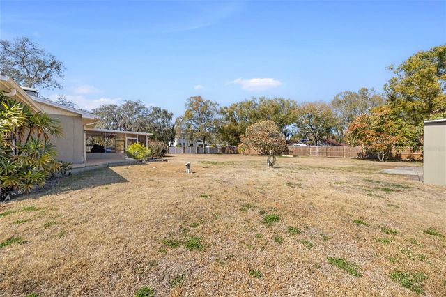 3909 HUDSON LANE, Tampa, FL 33618