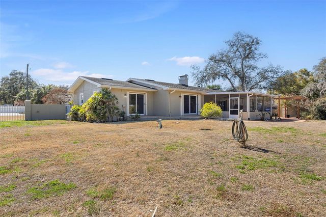 3909 HUDSON LANE, Tampa, FL 33618